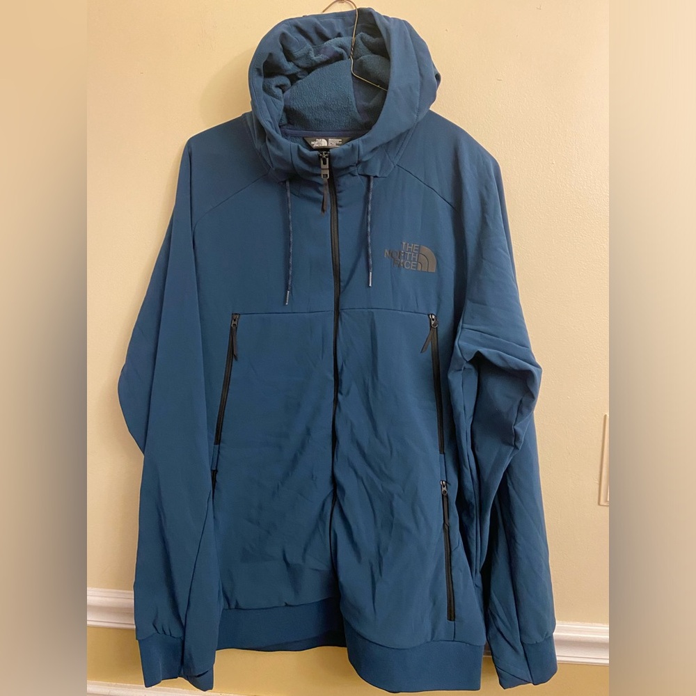 The North Face jacket with fleece lining. Hood
